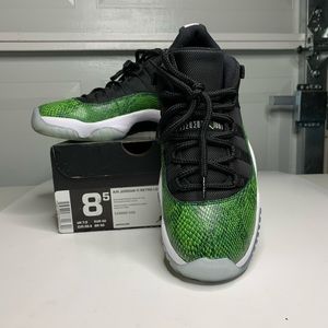 AIR JORDAN 11 RETRO LOW SNAKE SKINS 8.5M NEAR DS